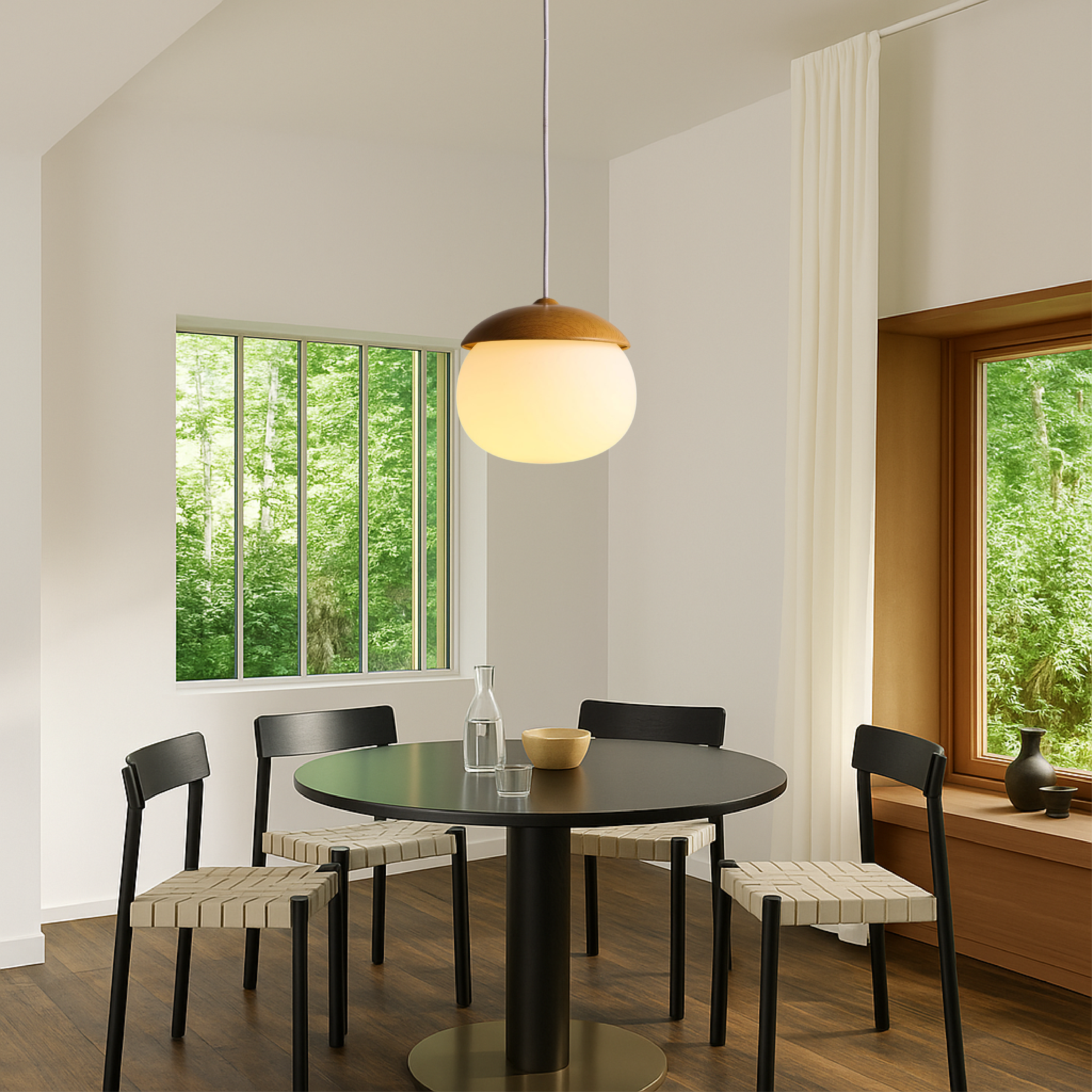 Nordische Pendelleuchte aus Holz