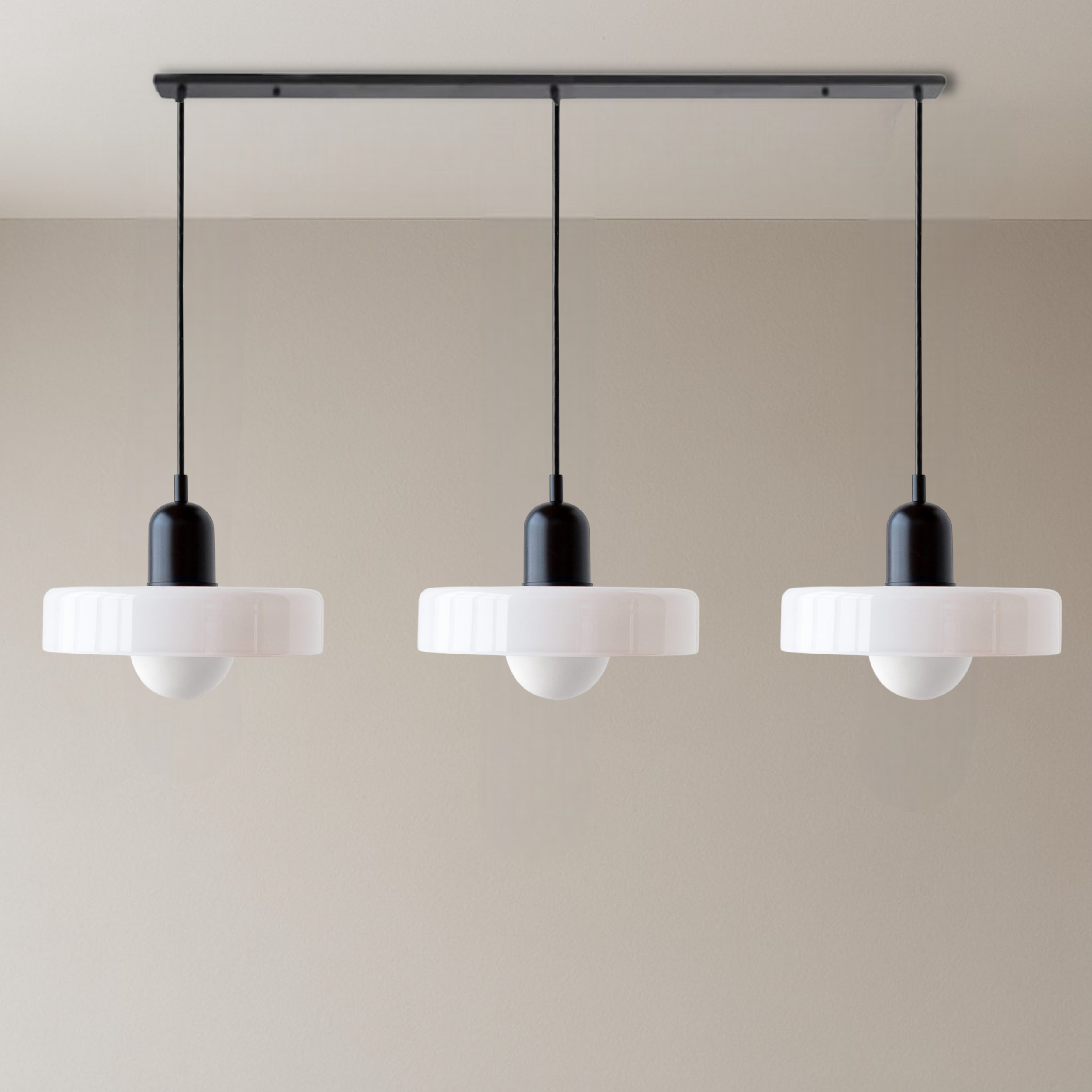 3-köpfige Bauhaus-Pendelleuchte aus farbigem Glas