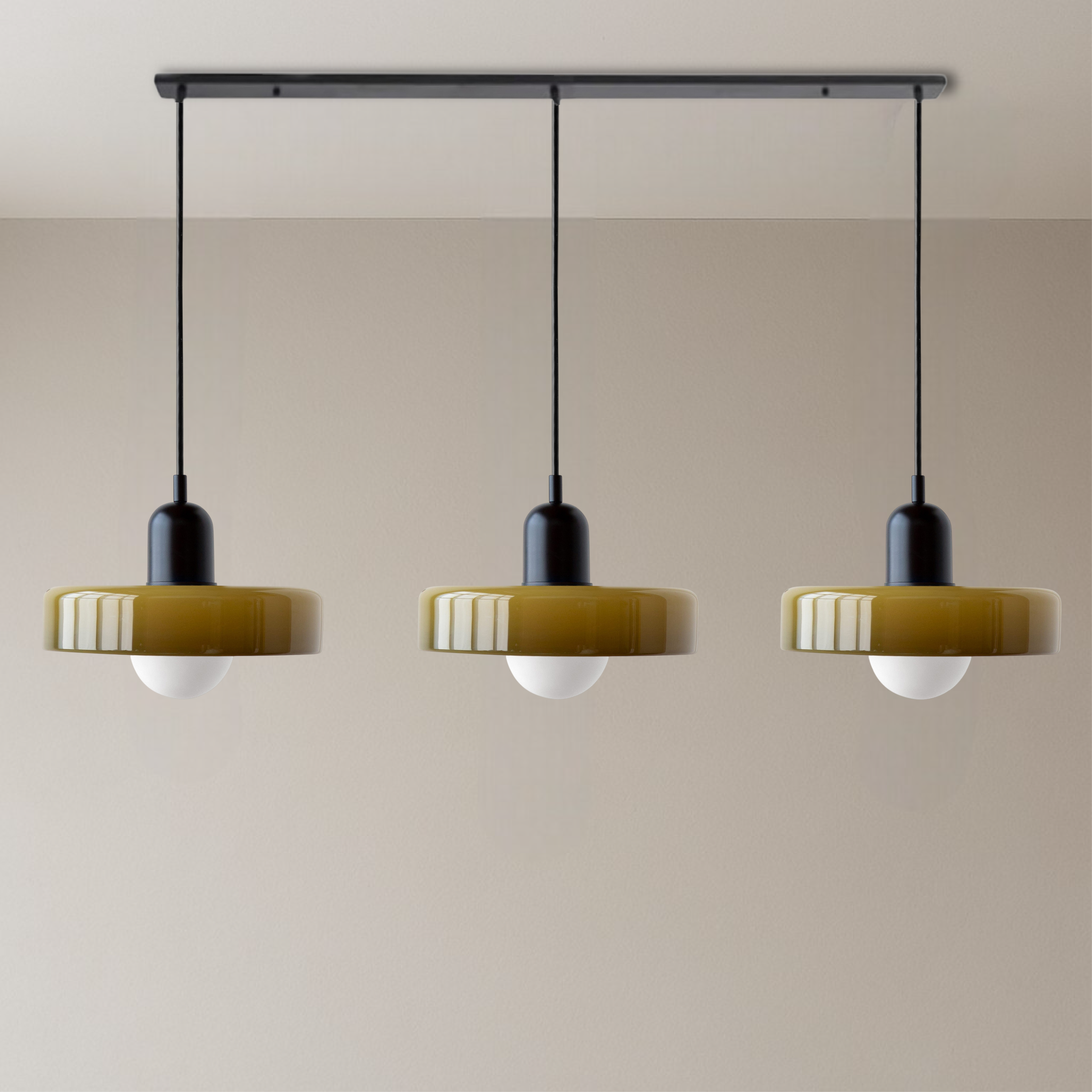 3-köpfige Bauhaus-Pendelleuchte aus farbigem Glas