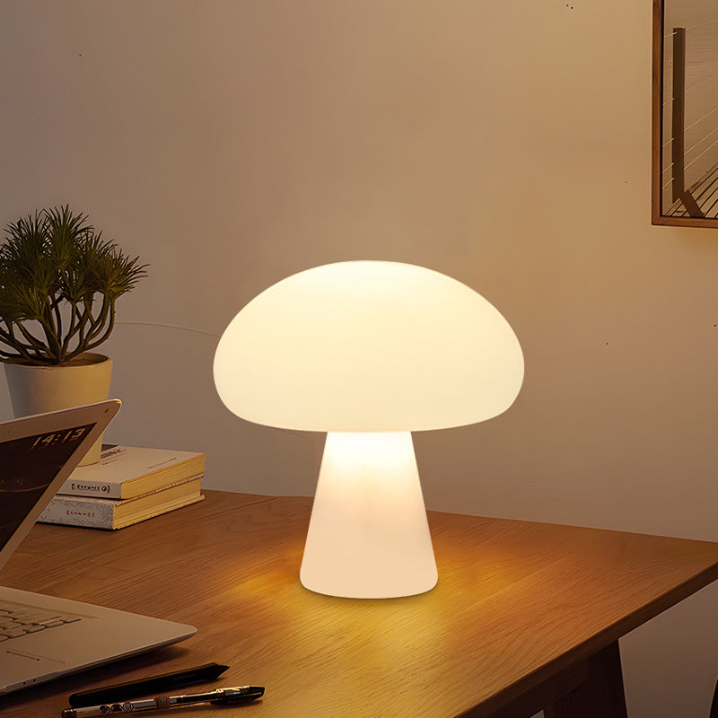 Pilz-Tischlampe für draußen und drinnen