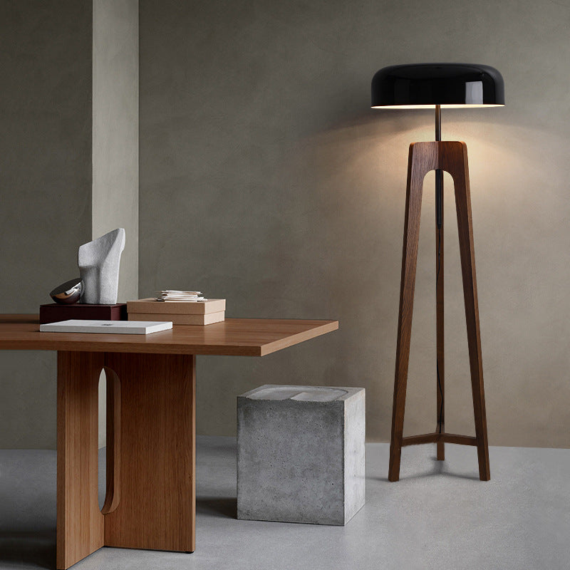 Stehlampe im nordischen Stil