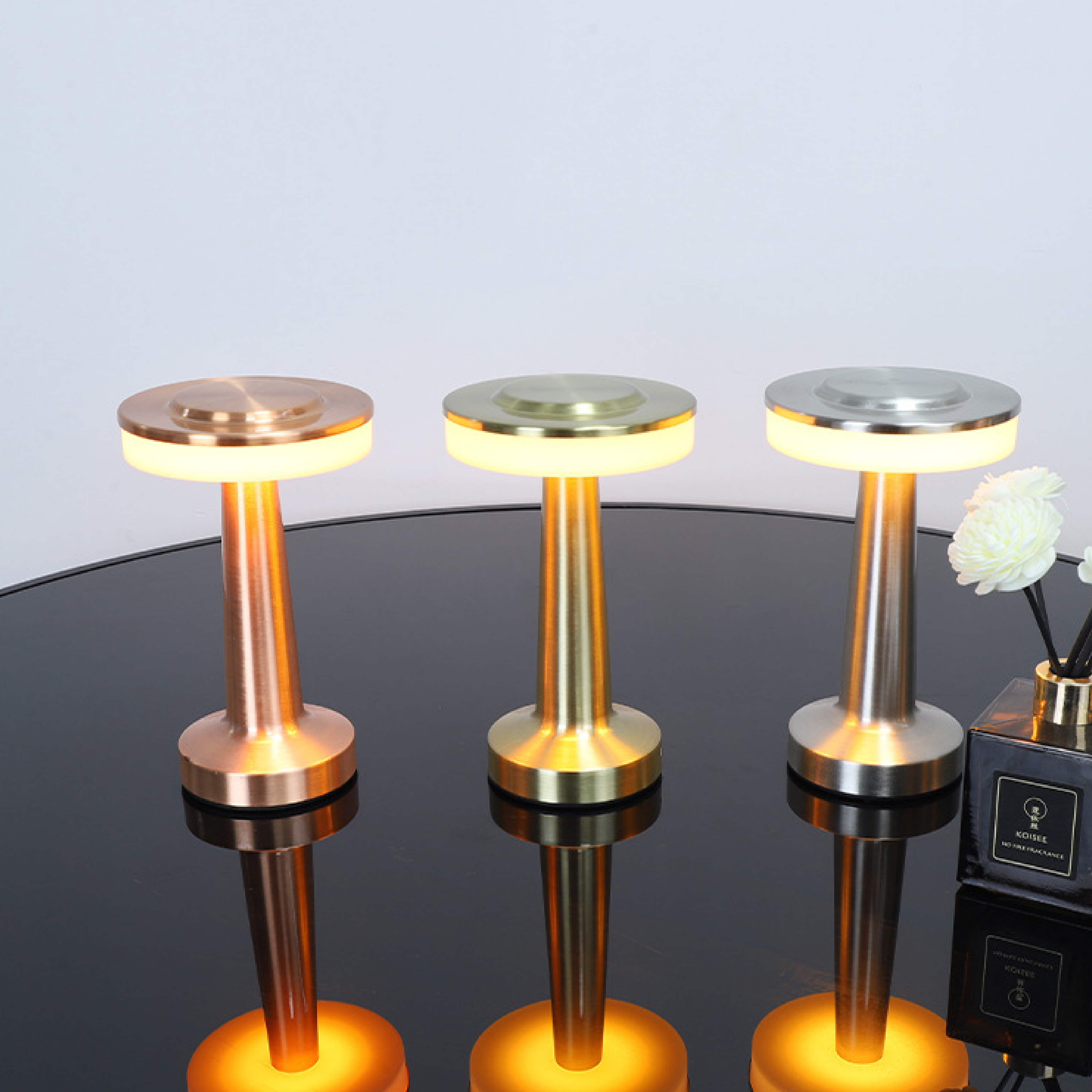 Birdona's Metall-Tischlampe