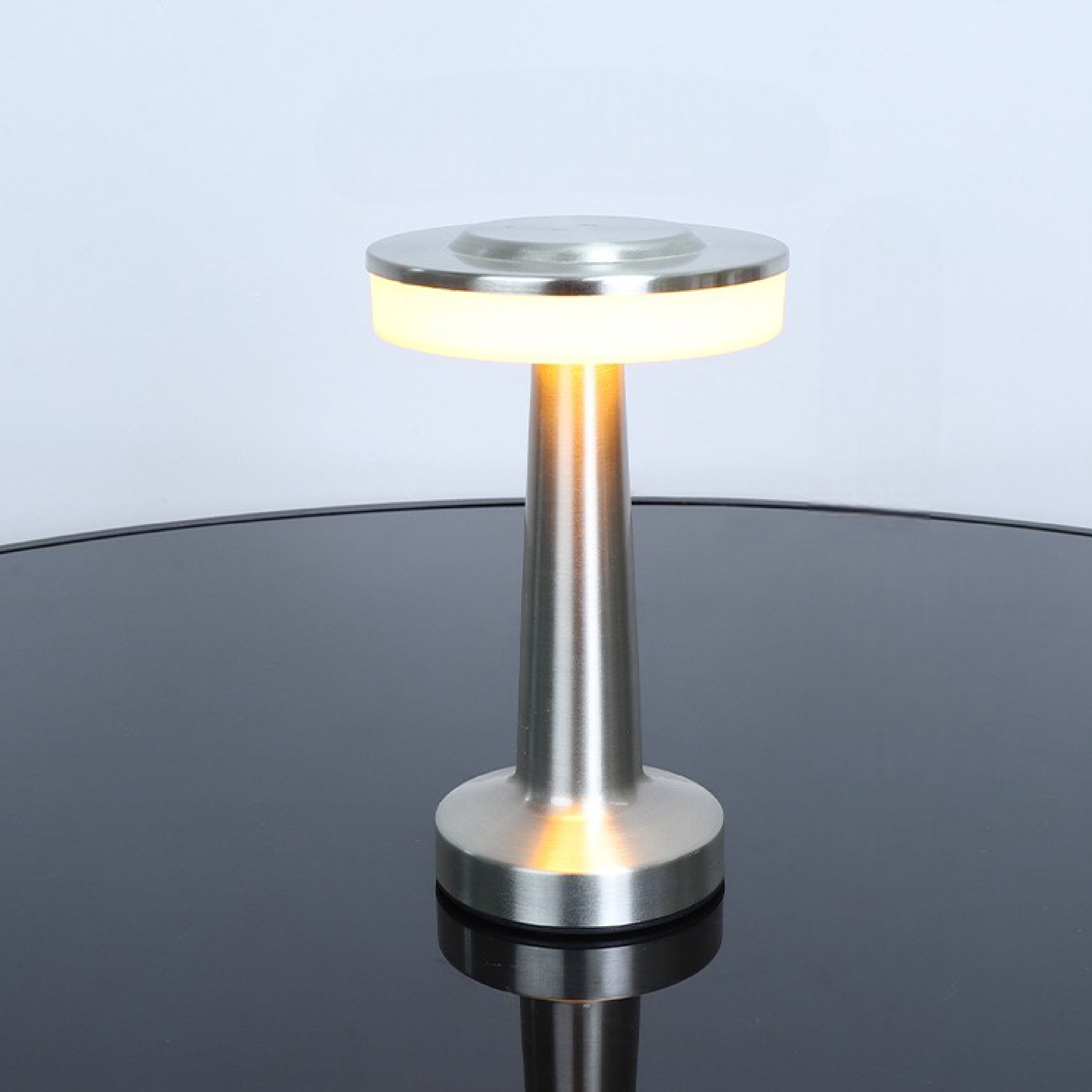 Birdona's Metall-Tischlampe