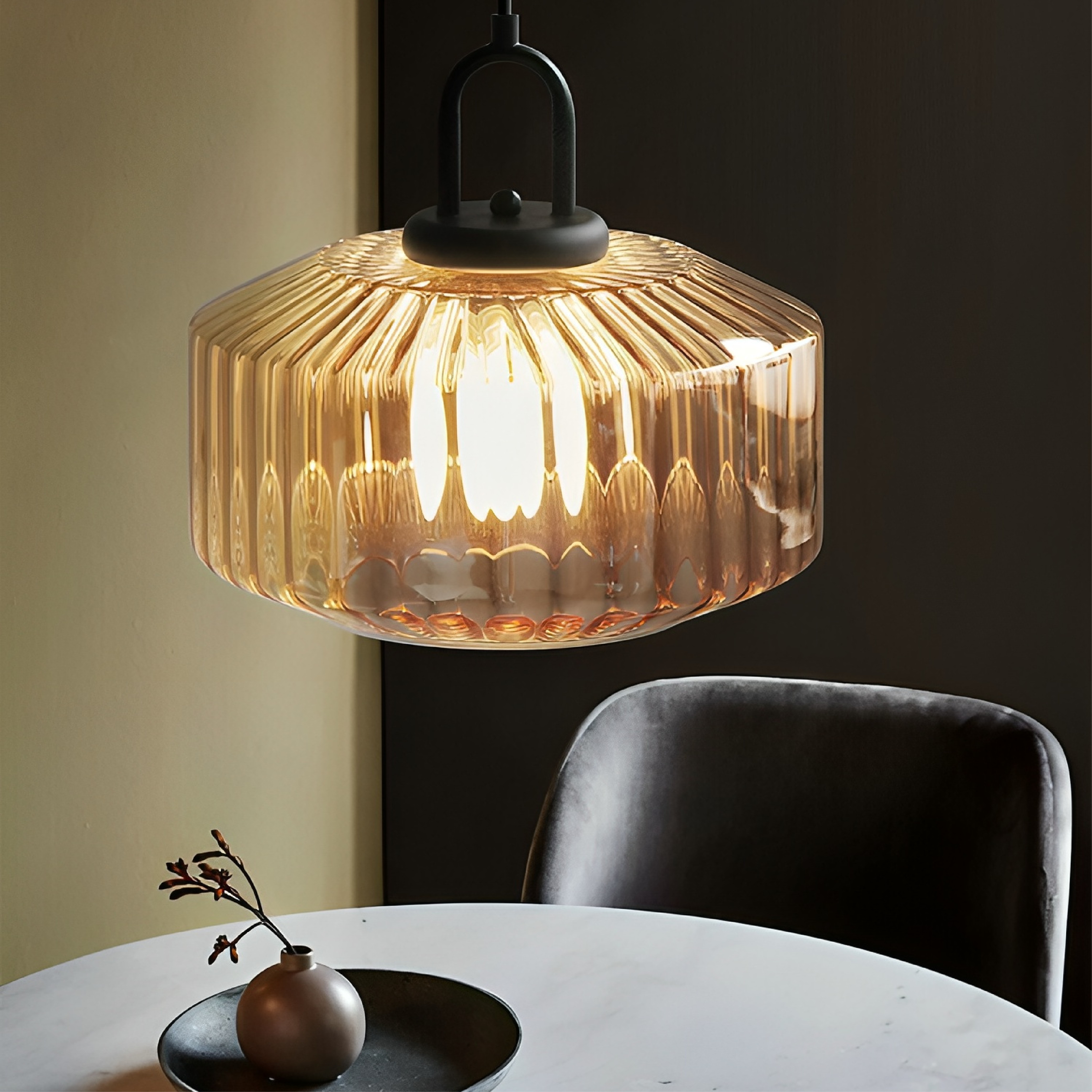 Pendelleuchte aus farbigem Glas