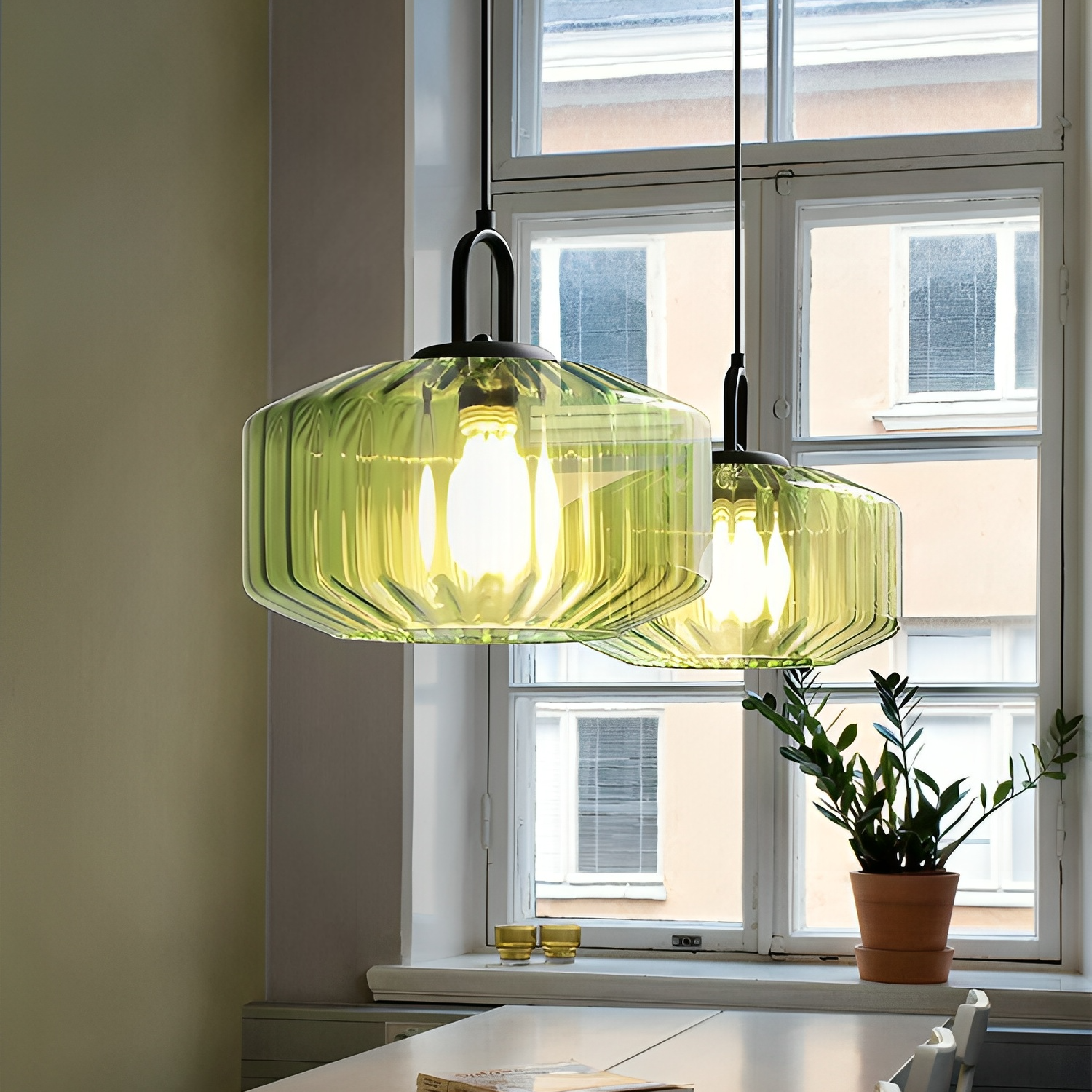 Pendelleuchte aus farbigem Glas